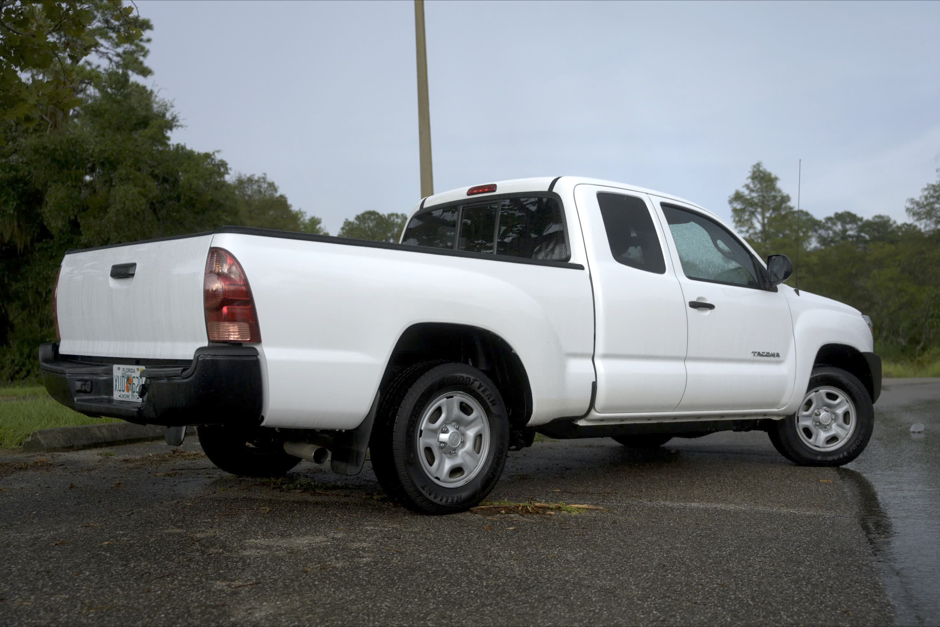 Used 2015 Toyota Tacoma 2WD Access Cab w/ Convenience Package image 2