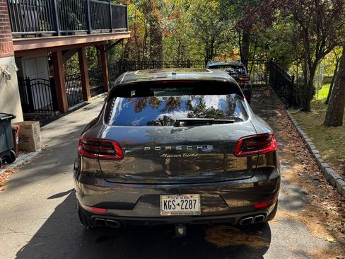 Used 2017 Porsche Macan Turbo image 8