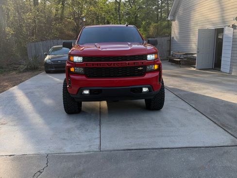 Used 2019 Chevrolet Silverado 1500 Custom w/ Custom Value Package image 2