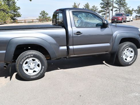 Used 2014 Toyota Tacoma 4x4 Regular Cab image 4