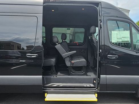 Used 2023 Mercedes-Benz Sprinter 2500 image 12