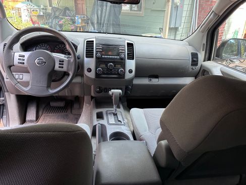 Used 2014 Nissan Frontier SV w/ SV Value Truck Package AWD/4WD image 4