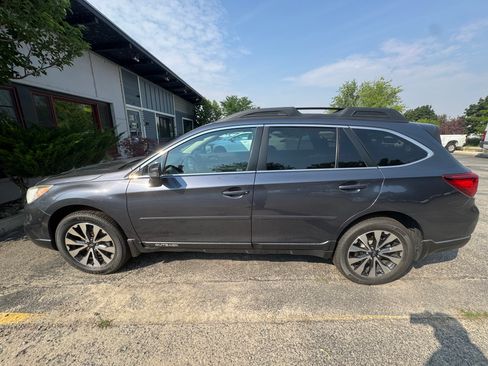 Used 2017 Subaru Outback 3.6R Limited AWD/4WD image 6
