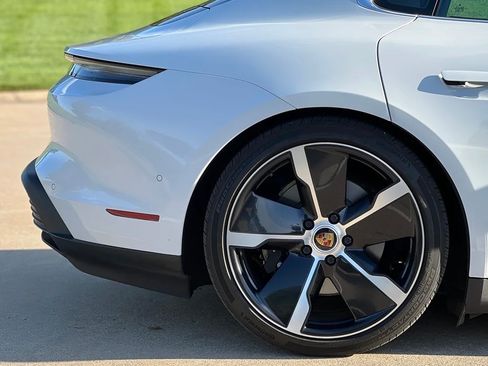 Used 2020 Porsche Taycan 4S image 31