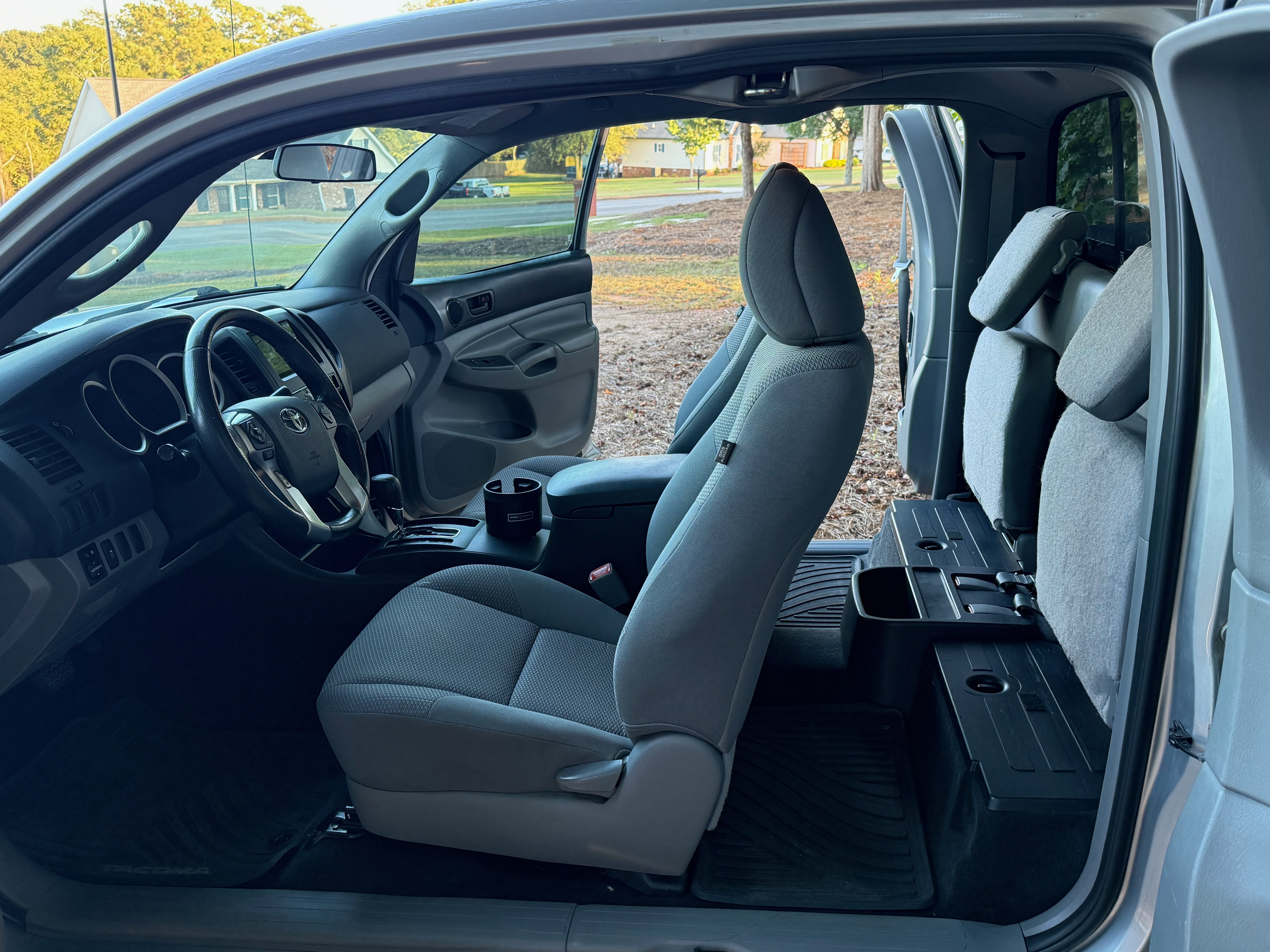 Used 2015 Toyota Tacoma 2WD Access Cab w/ Convenience Package image 4