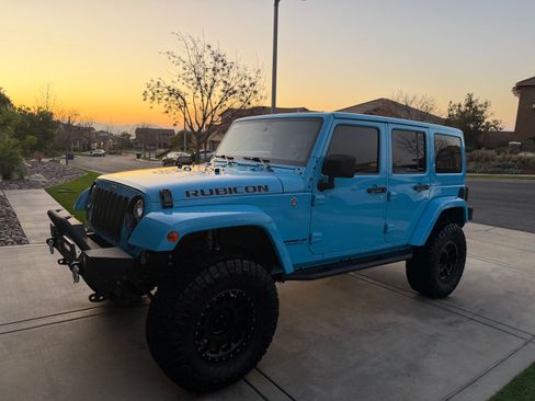 Used 2017 Jeep Wrangler Unlimited Rubicon w/ Connectivity Group image 8