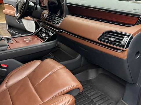 Used 2023 Lincoln Navigator L Reserve image 12