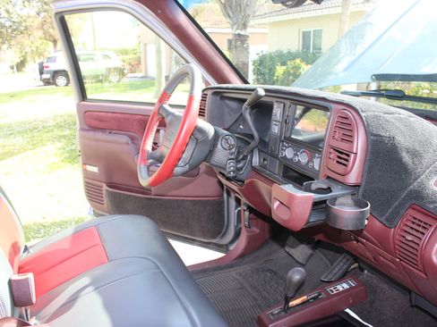 Used 1996 Chevrolet Tahoe 4WD 2-Door image 28