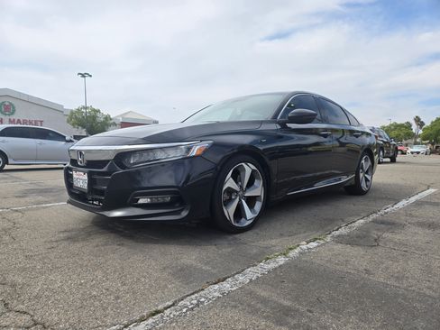 Used 2018 Honda Accord Touring image 1