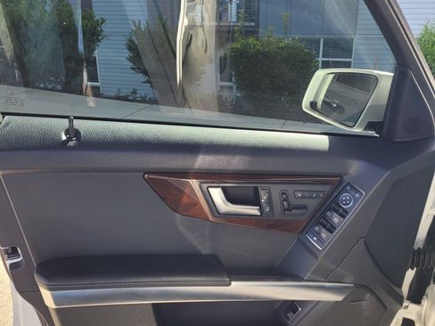 Used 2013 Mercedes-Benz GLK 350 4MATIC image 16