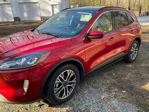 Used 2020 Ford Escape SEL image 2