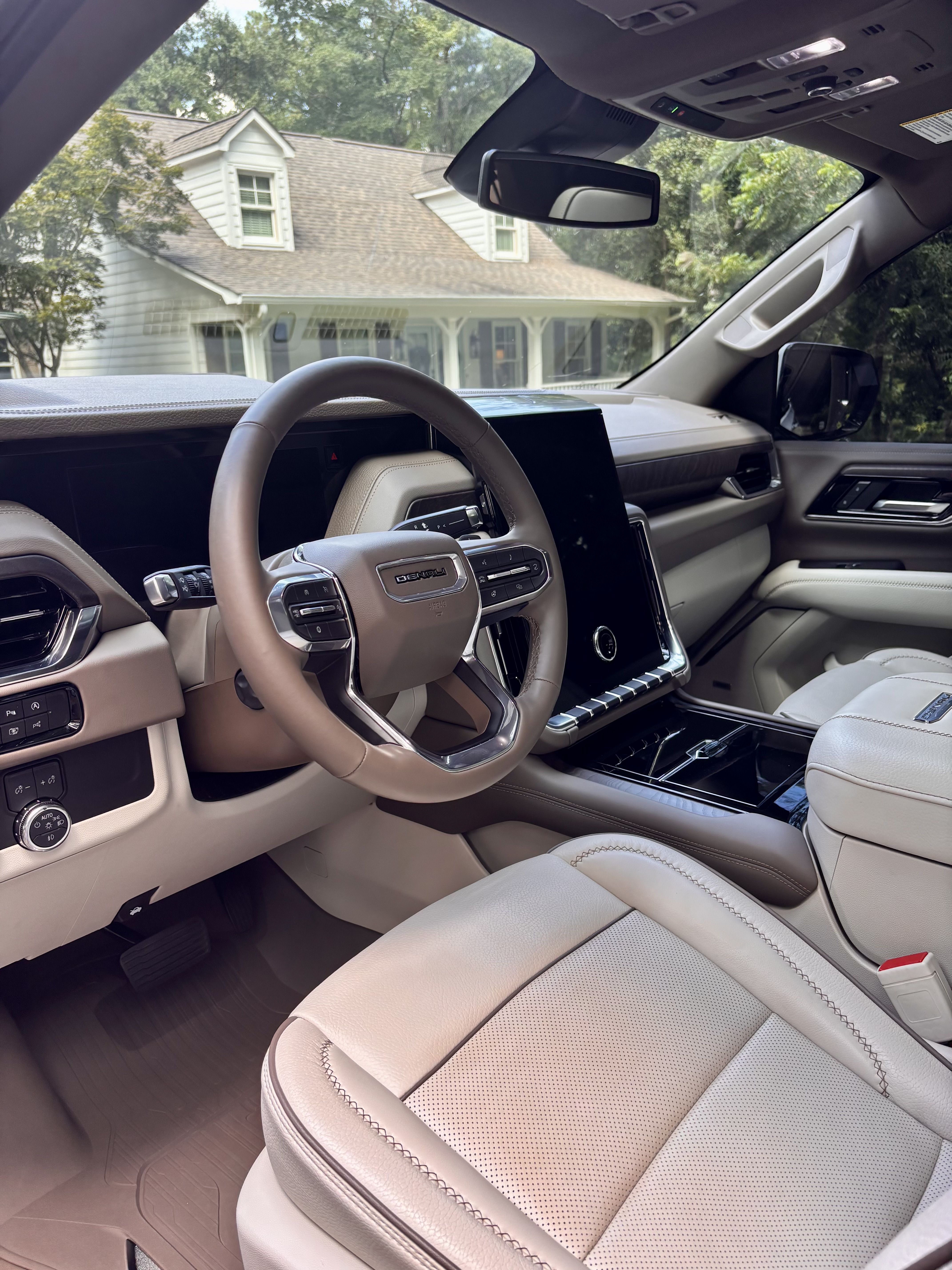 Used 2025 GMC Yukon XL Denali w/ Sun & Power Step Package RWD image 9