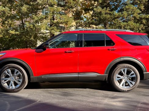 Used 2020 Ford Explorer Platinum w/ Premium Technology Package image 1