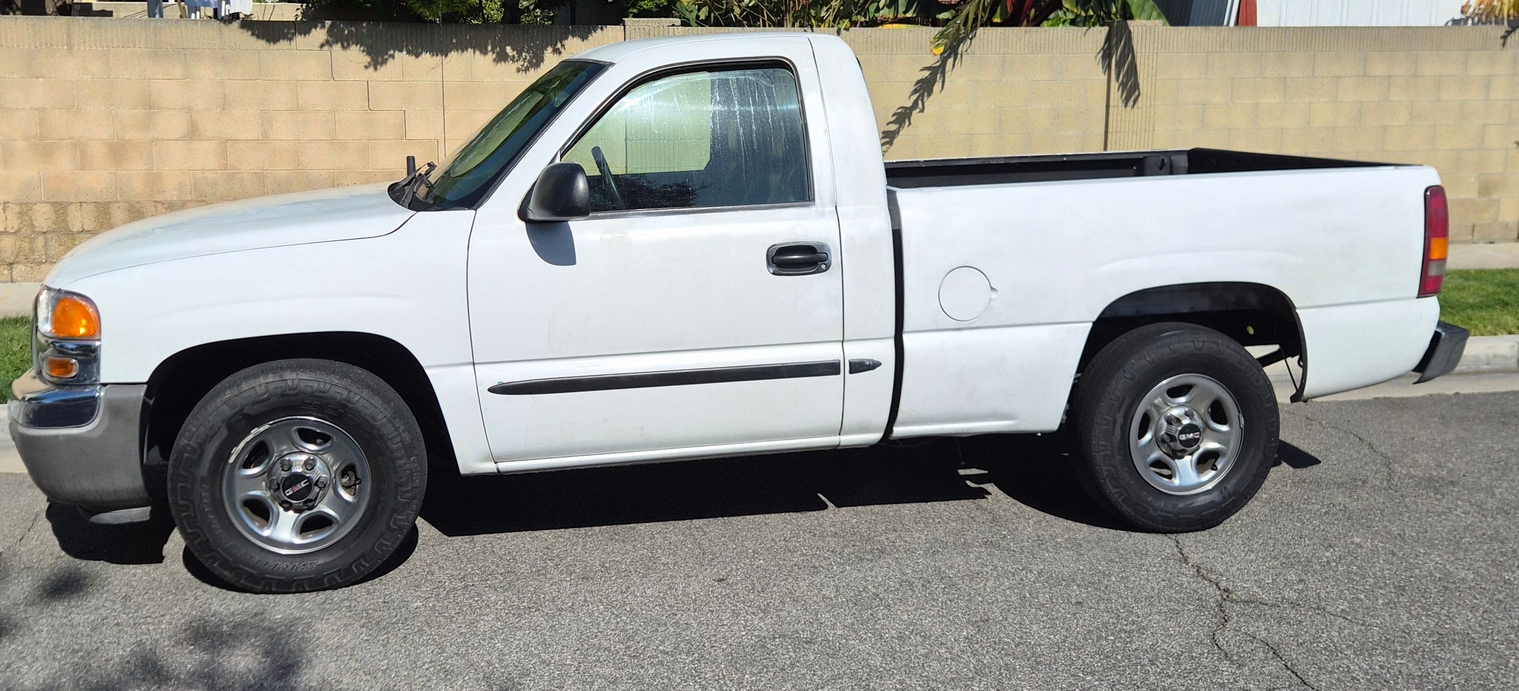 Used 2004 GMC Sierra 1500 2WD Regular Cab image 1