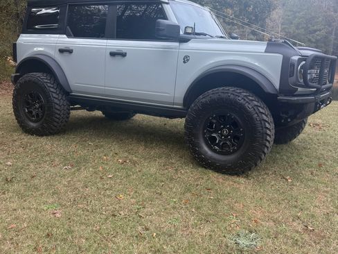 Used 2022 Ford Bronco Badlands image 8