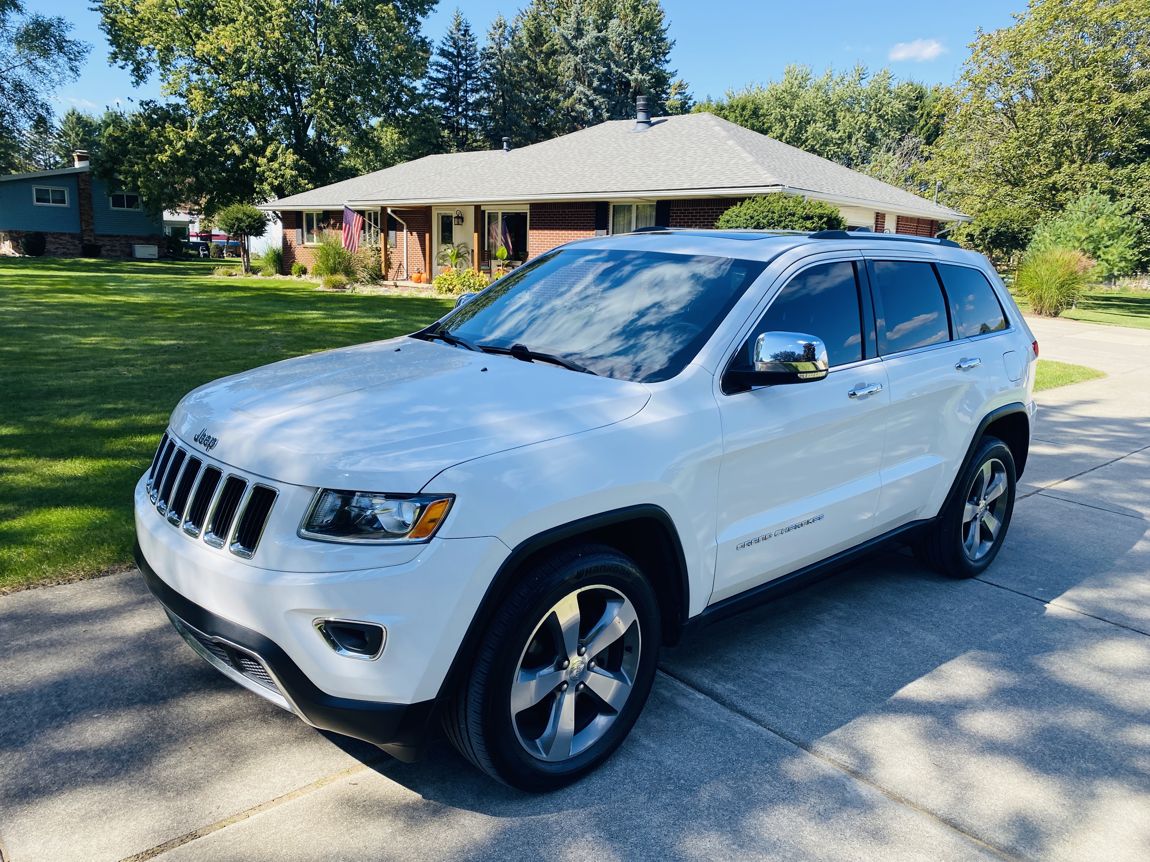 Used 2014 Jeep Grand Cherokee Limited AWD/4WD image 2