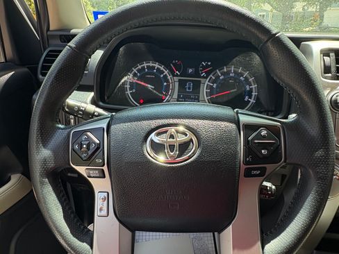 Used 2018 Toyota 4Runner SR5 RWD image 9