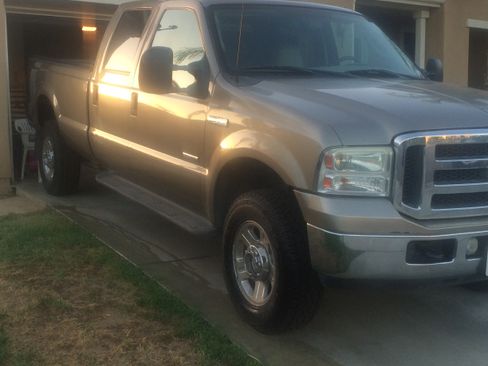 Used 2005 Ford F350 Lariat AWD/4WD image 2