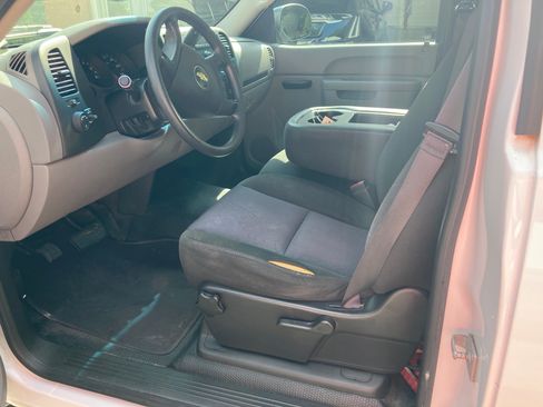 Used 2013 Chevrolet Silverado 1500 W/T RWD image 11