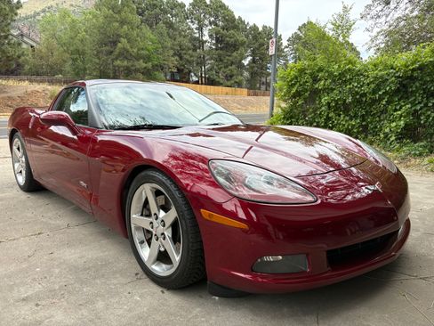 Used 2006 Chevrolet Corvette Coupe w/ Preferred Equipment Group RWD image 4
