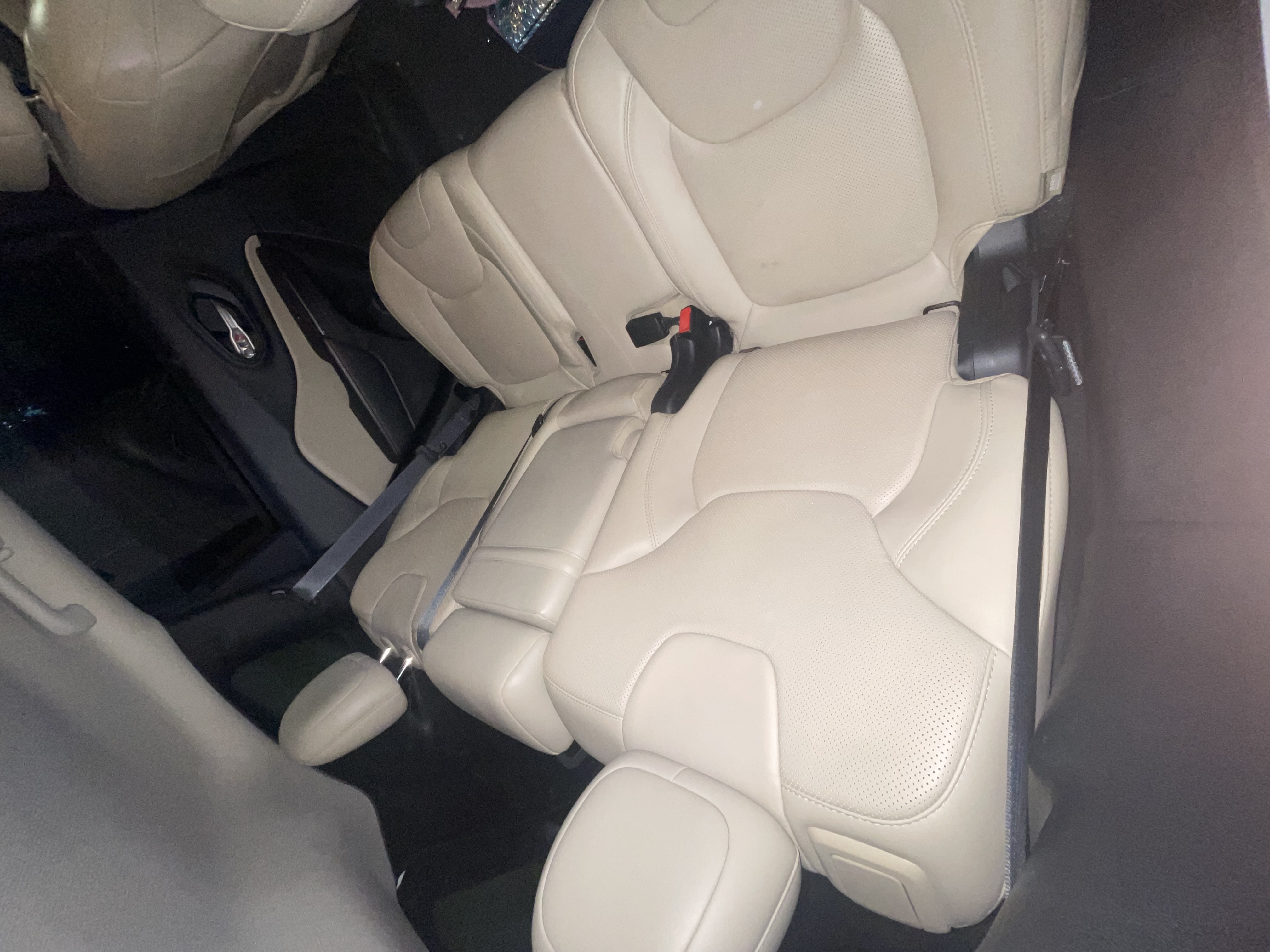 Used 2015 Jeep Cherokee Limited w/ Luxury Group FWD image 16