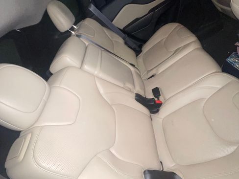 Used 2015 Jeep Cherokee Limited w/ Luxury Group FWD image 16