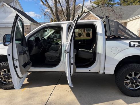Used 2017 Ford F150 XLT image 14