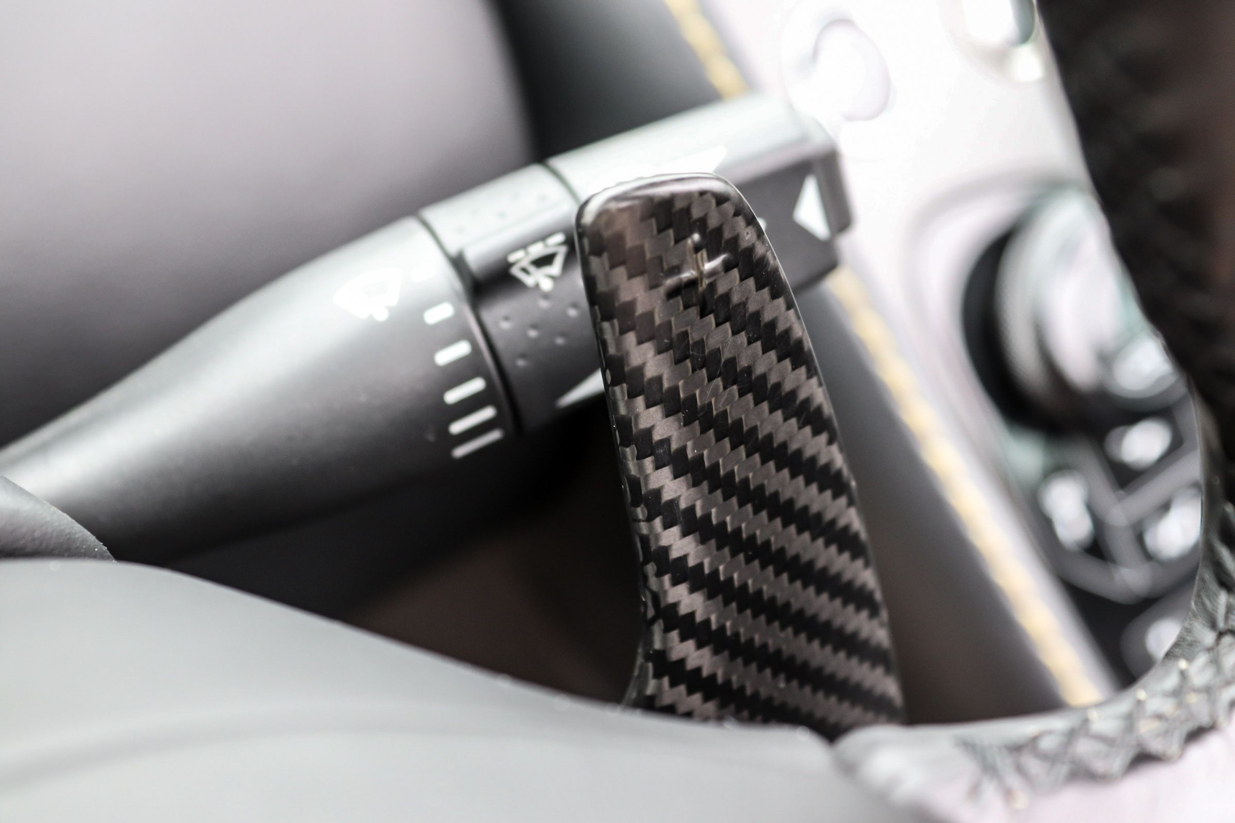 Used 2015 Aston Martin Vanquish Volante RWD image 24