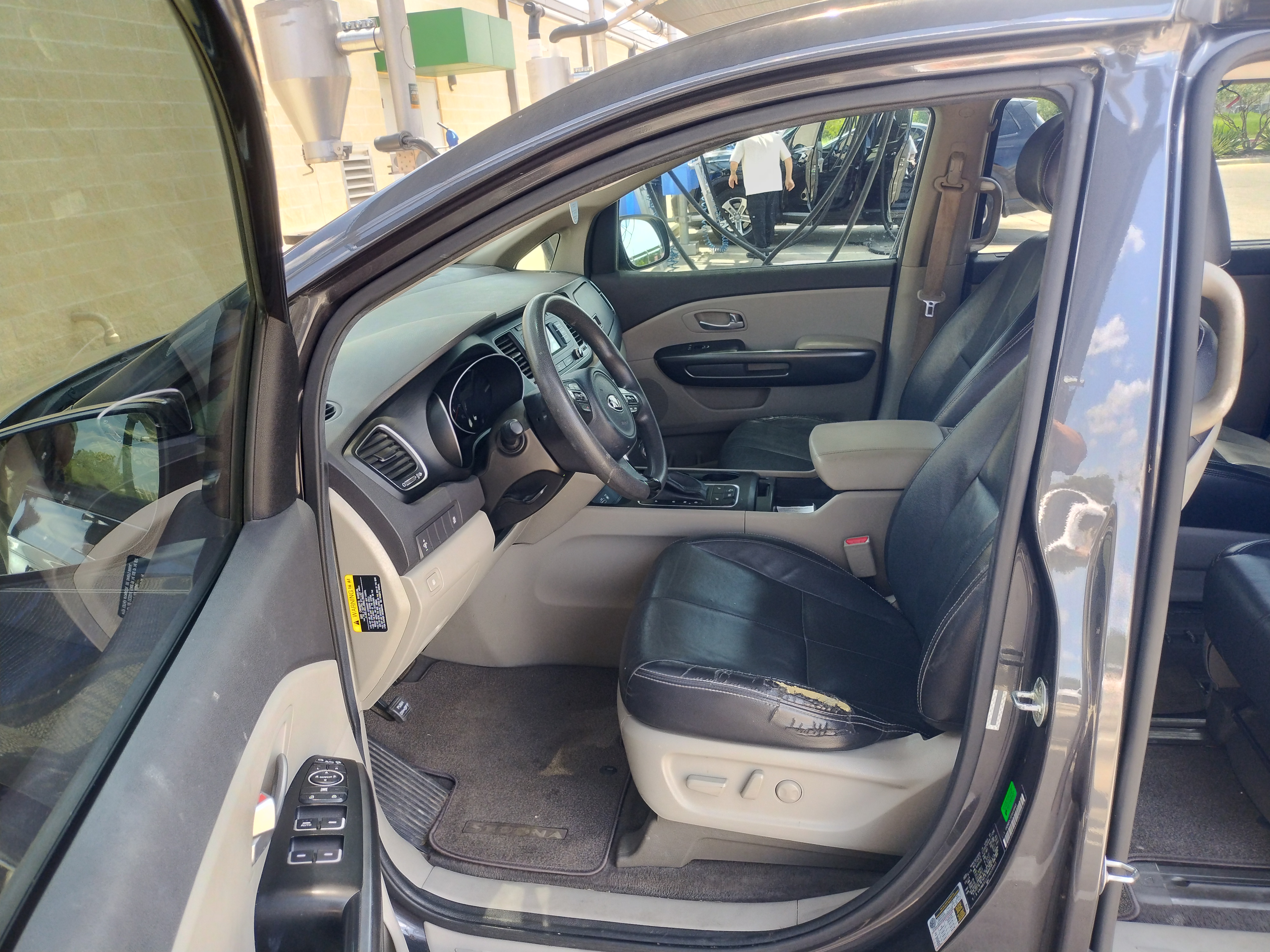 Used 2015 Kia Sedona LX w/ LX Convenience Package FWD image 13