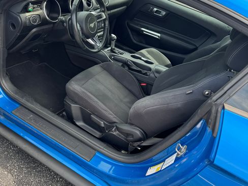 Used 2019 Ford Mustang Coupe RWD image 10