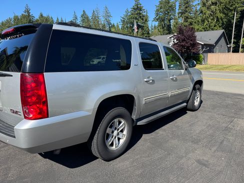 Used 2010 GMC Yukon XL SLT w/ SLT-2 Equipment Package AWD/4WD image 2