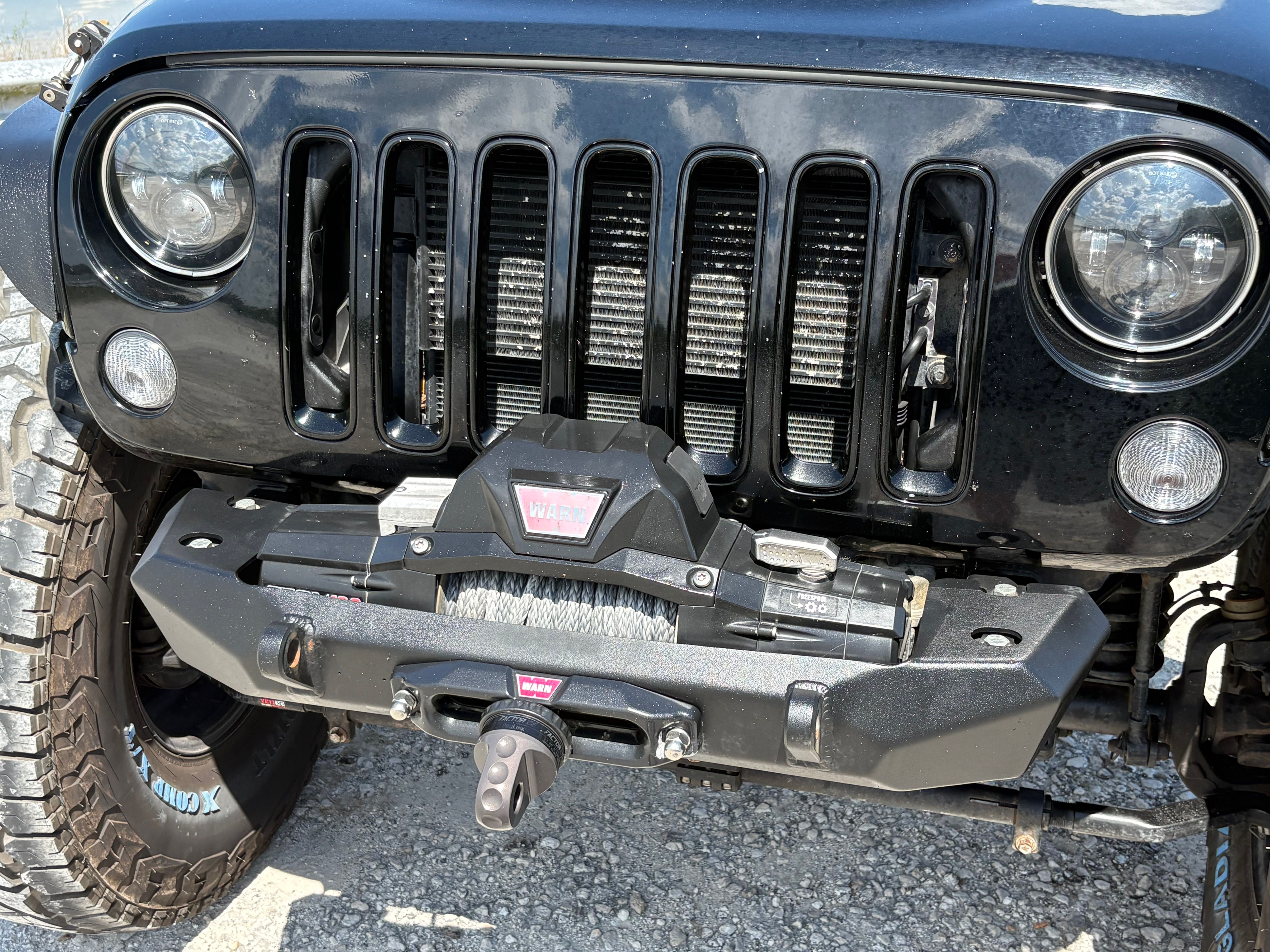 Used 2017 Jeep Wrangler Unlimited Sport w/ Connectivity Group AWD/4WD image 12