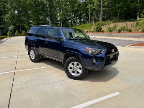 Used 2022 Toyota 4Runner SR5 RWD image 4