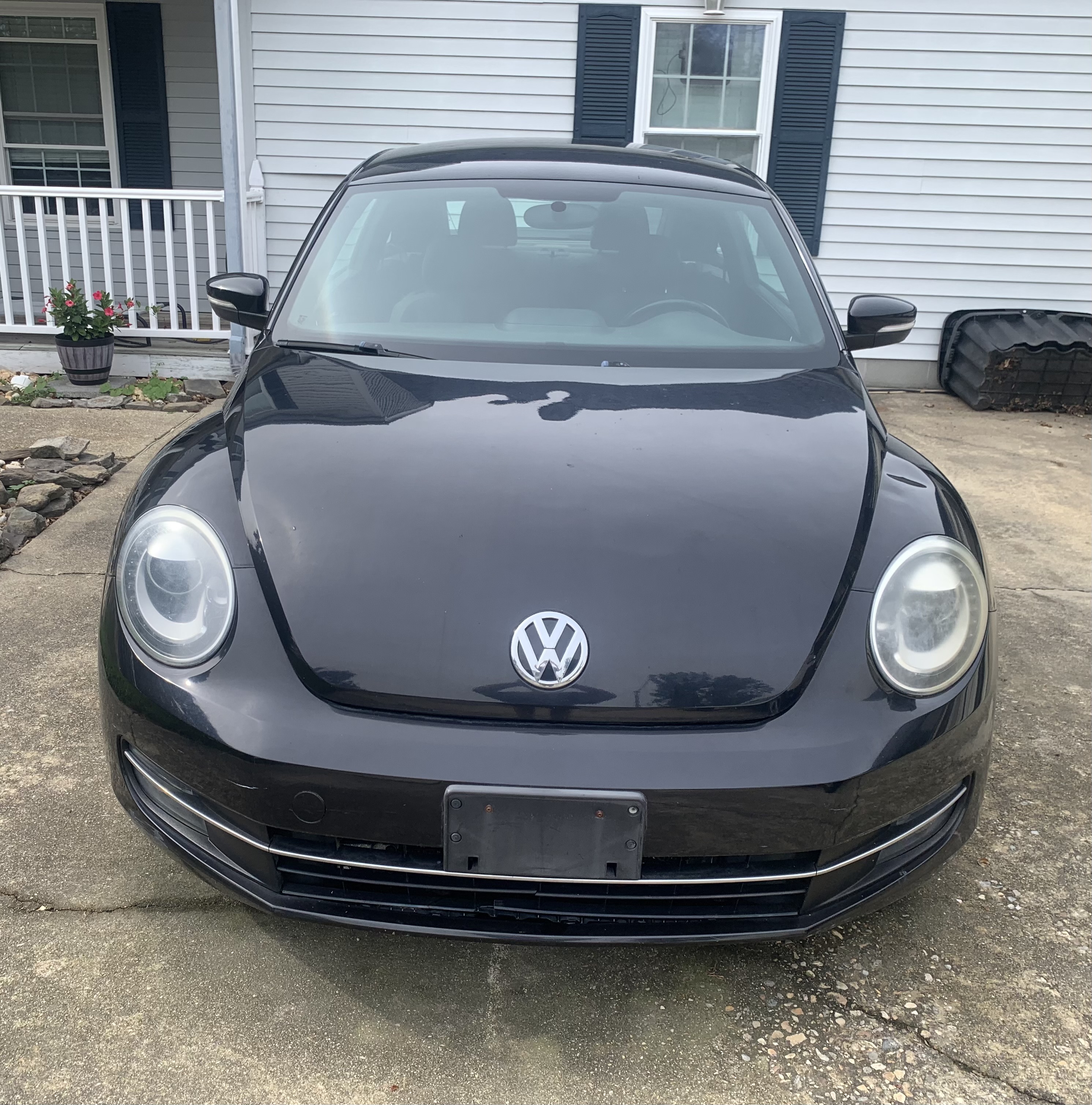 Used 2012 Volkswagen Beetle 2.0T FWD image 2