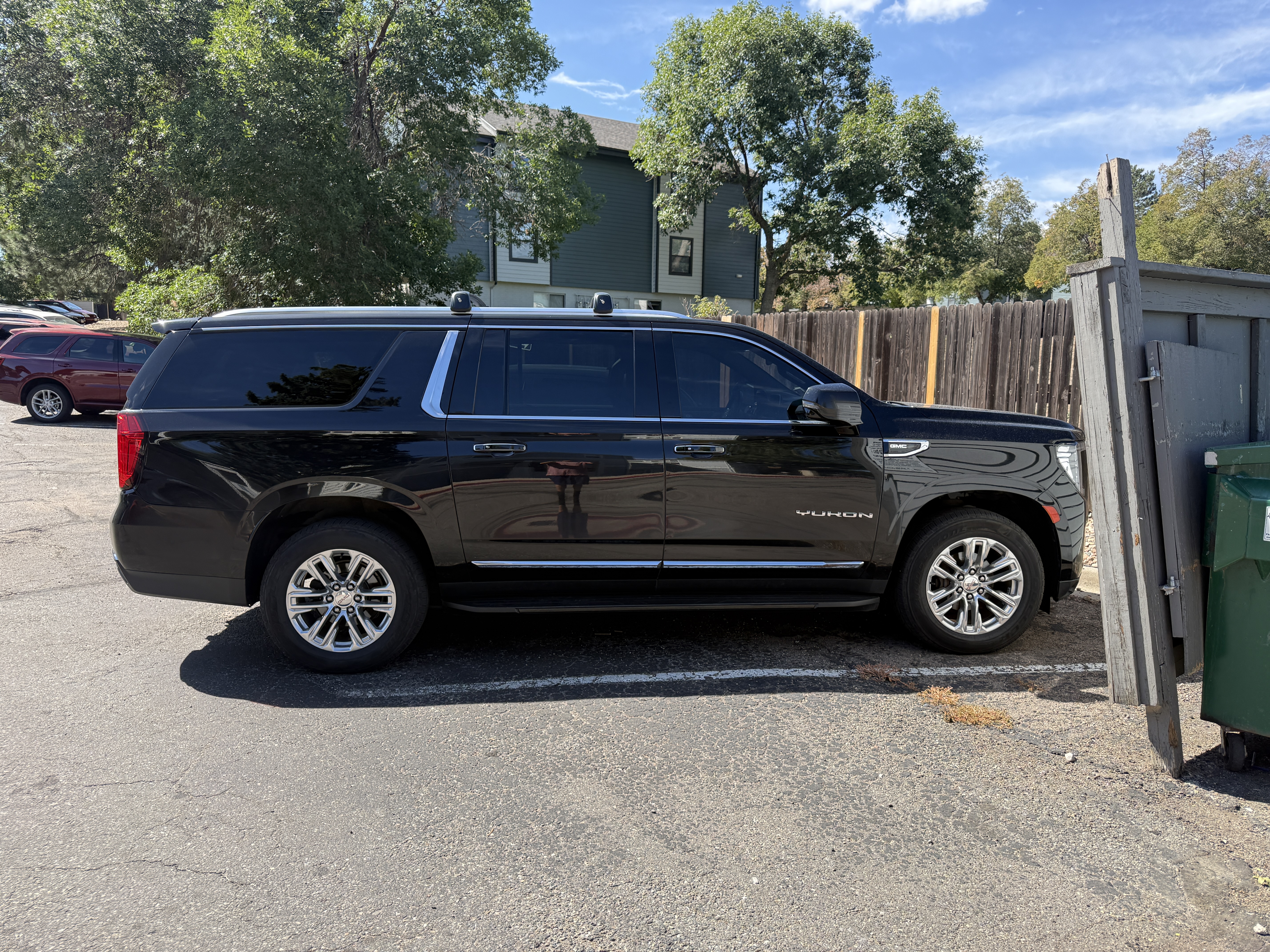 Used 2021 GMC Yukon XL SLT w/ SLT Luxury Plus Package AWD/4WD image 4