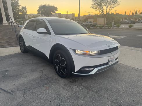 Used 2022 Hyundai Ioniq 5 SE image 1