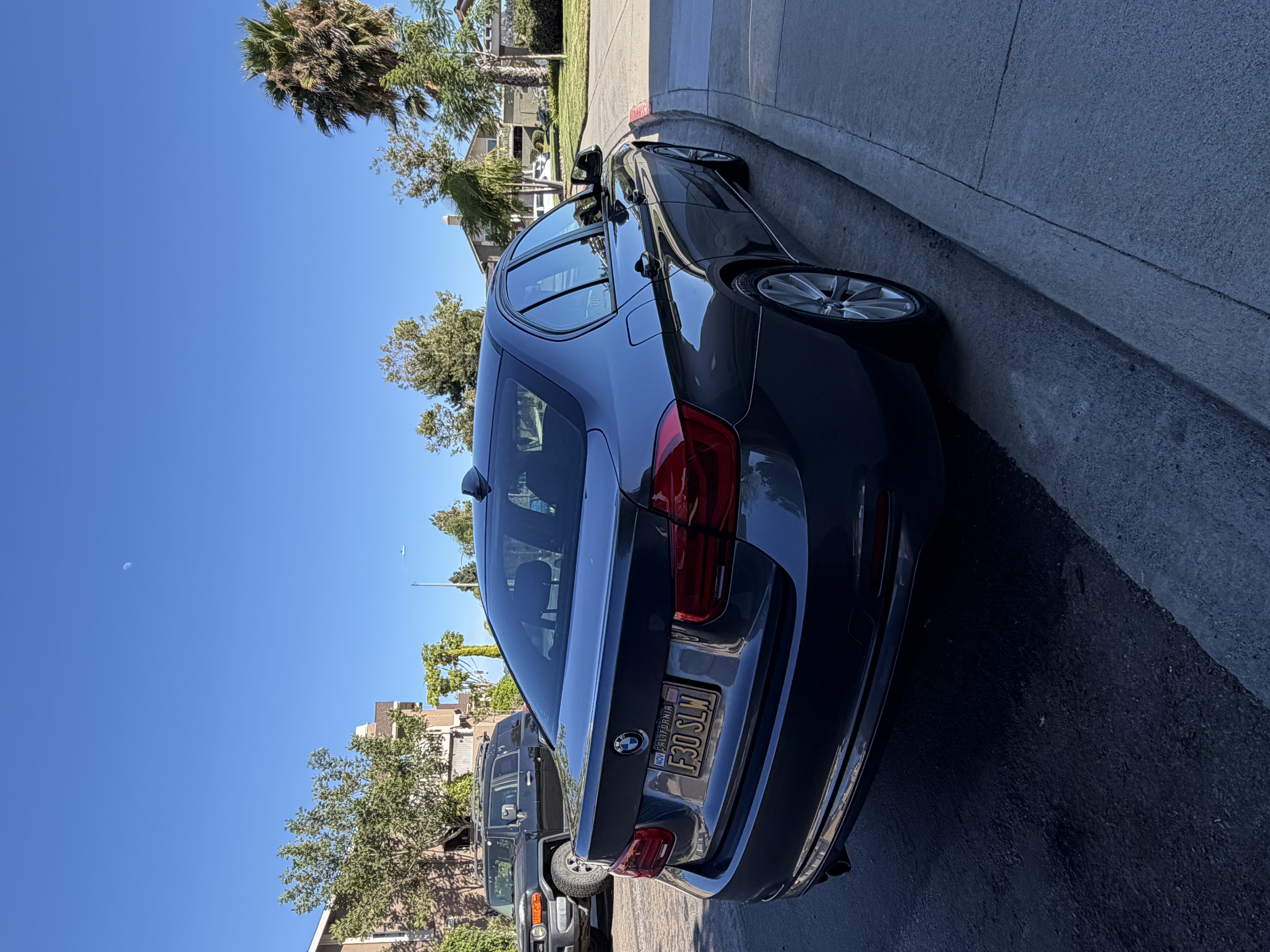 Used 2018 BMW 320i Sedan RWD image 8