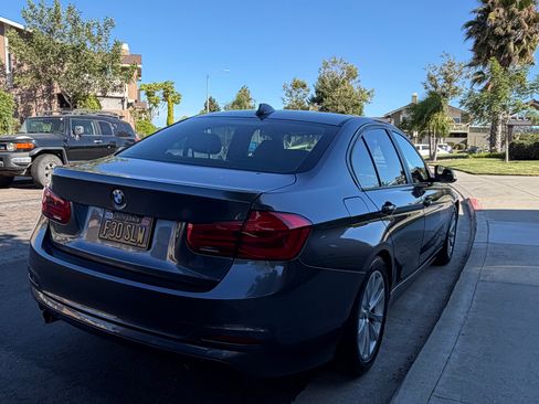 Used 2018 BMW 320i Sedan RWD image 8