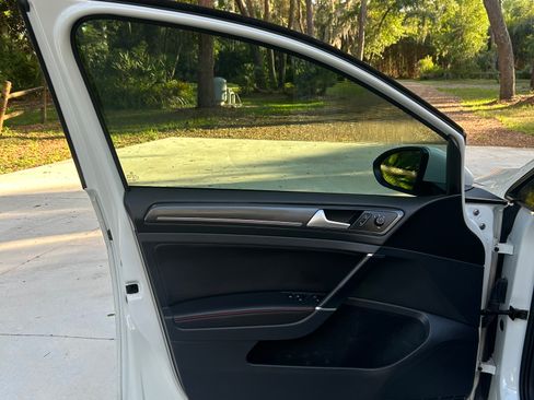 Used 2019 Volkswagen GTI SE FWD image 19