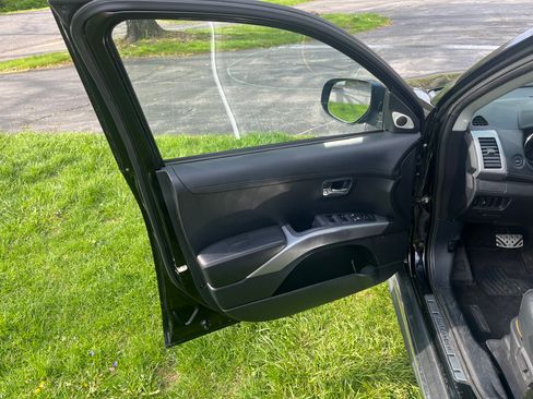 Used 2012 Mitsubishi Outlander GT image 9