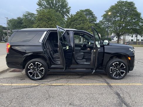 Used 2023 Chevrolet Tahoe High Country AWD/4WD image 13
