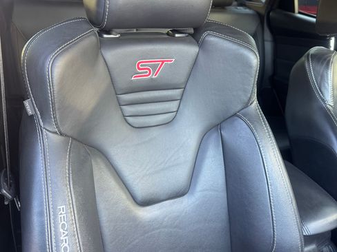 Used 2016 Ford Focus ST w/ Equipment Group 402A FWD image 11