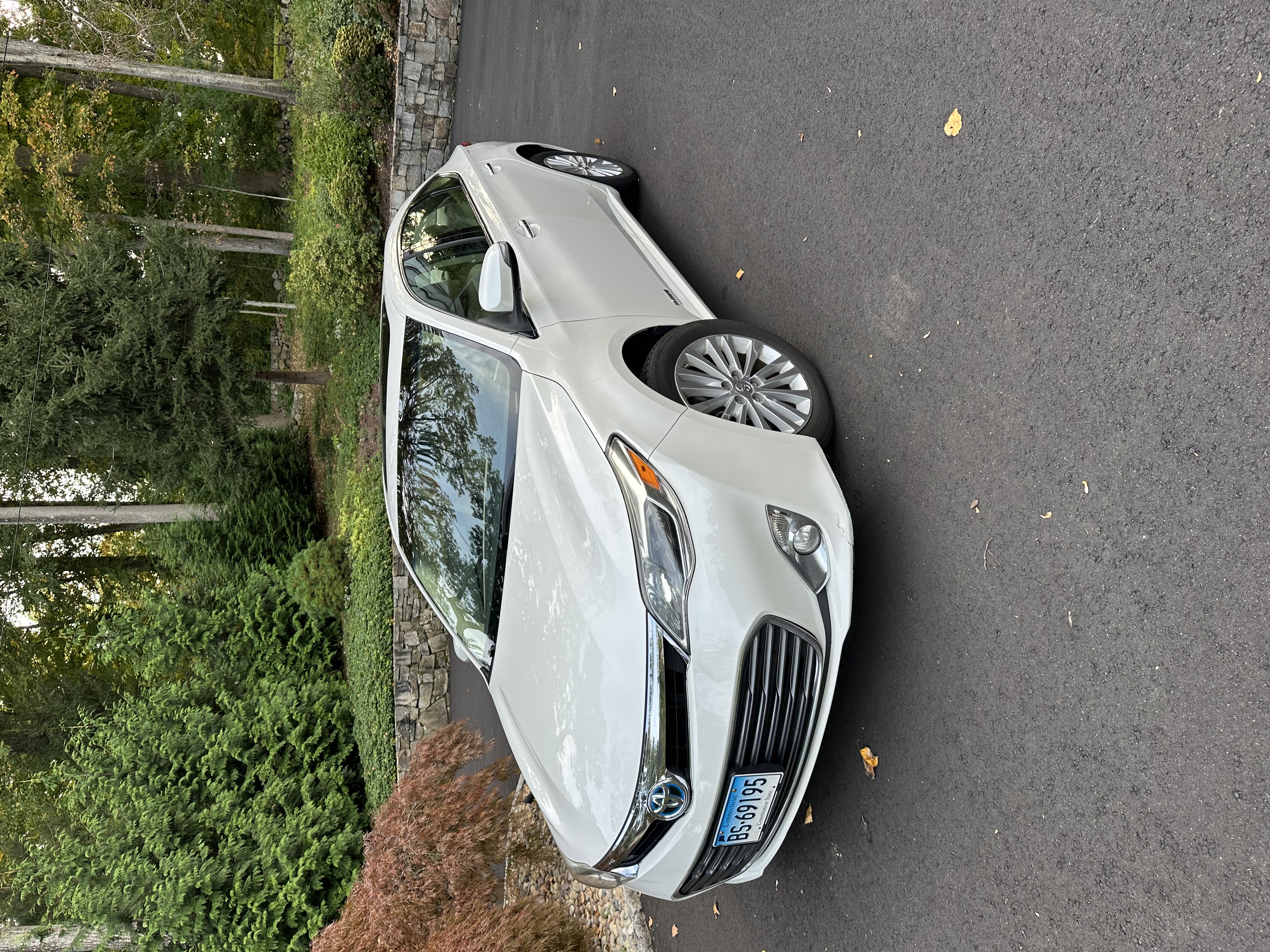 Used 2013 Toyota Avalon XLE Touring FWD image 1