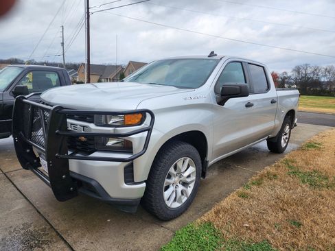 Used 2020 Chevrolet Silverado 1500 Custom image 2
