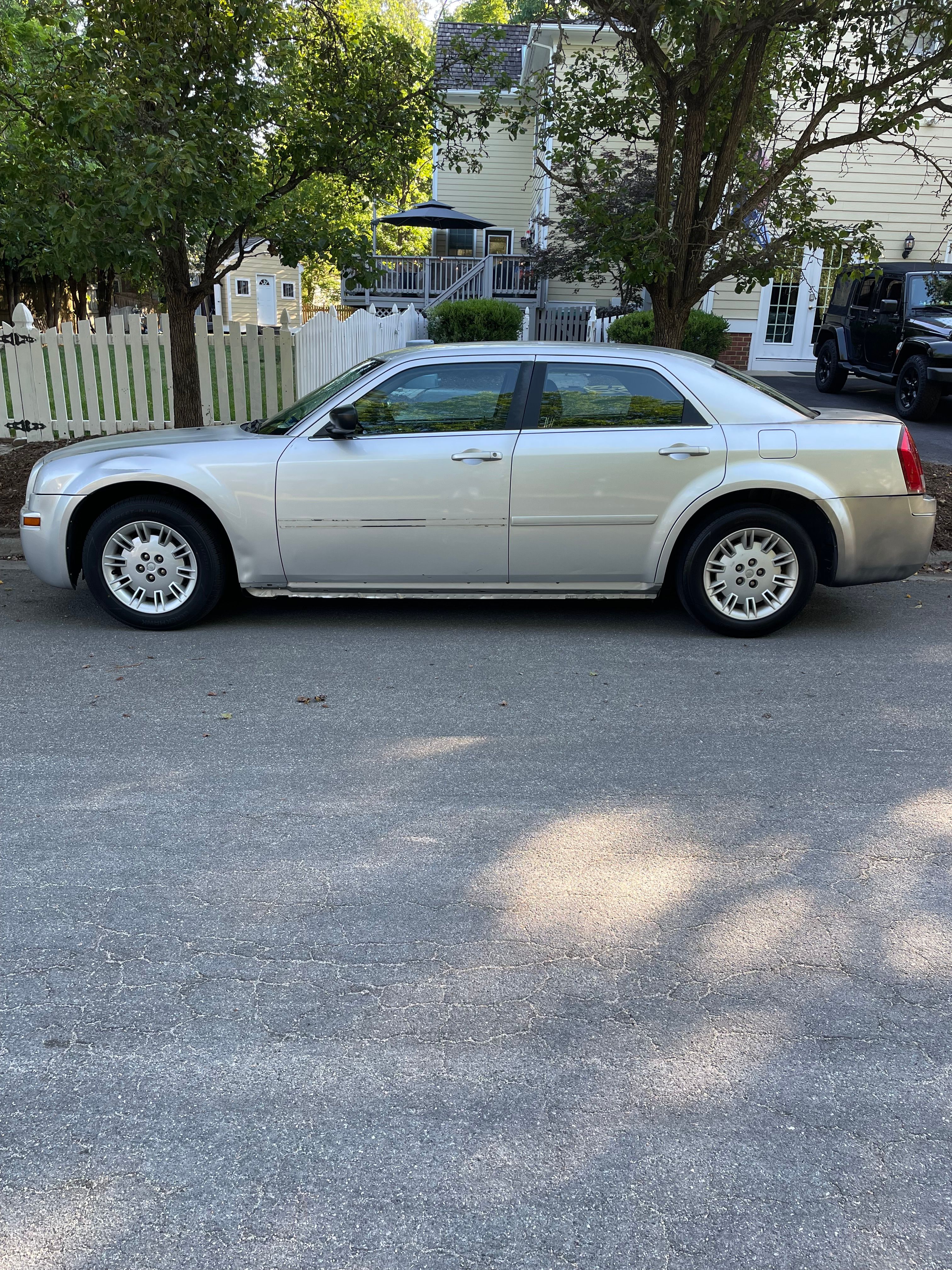 Used 2005 Chrysler 300 RWD image 5