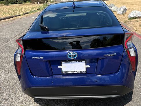Used 2016 Toyota Prius Four w/ Advanced Technology Package FWD image 5