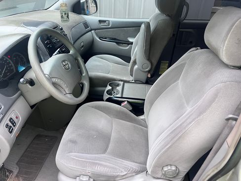 Used 2004 Toyota Sienna LE FWD image 10