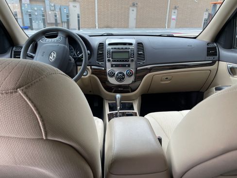 Used 2011 Hyundai Santa Fe GLS image 9