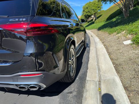 Used 2025 Mercedes-Benz GLE 53 AMG 4MATIC image 2