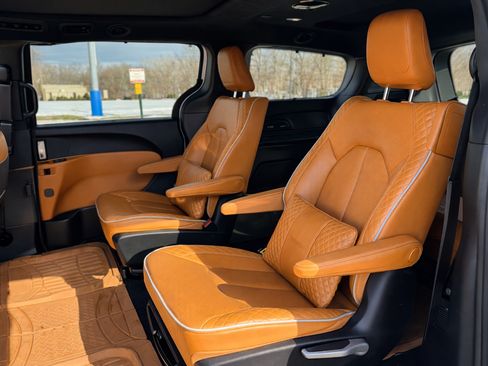 Used 2021 Chrysler Pacifica Pinnacle image 17